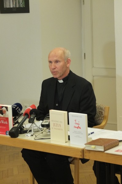 Novinarska konferenca ob odpovedi službi papeža Benedikta XVI. - Prof. dr. Anton Štrukelj