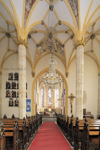 Župnijska cerkev sv. Kancijana in tovarišev mučencev v Kranju - Foto: Družina