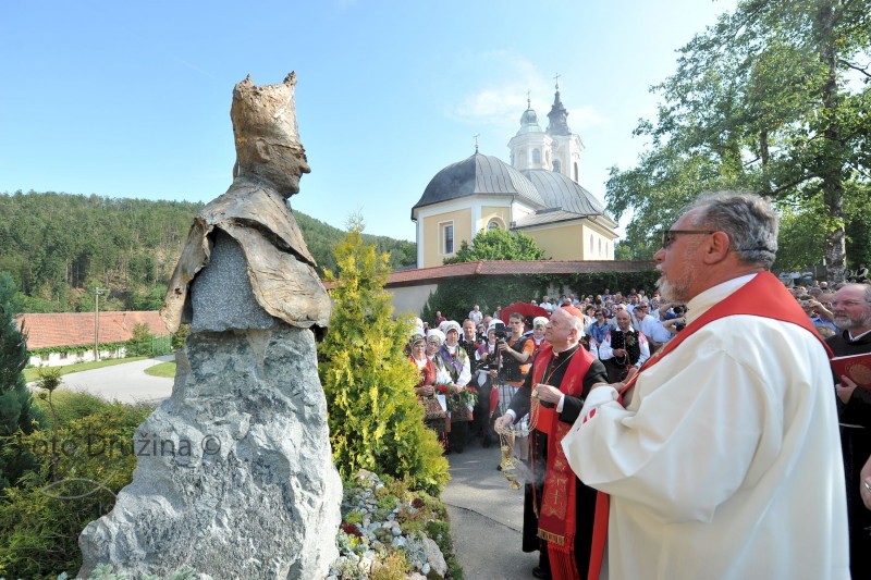 Odkritje kipa kardinala Ambrožiča