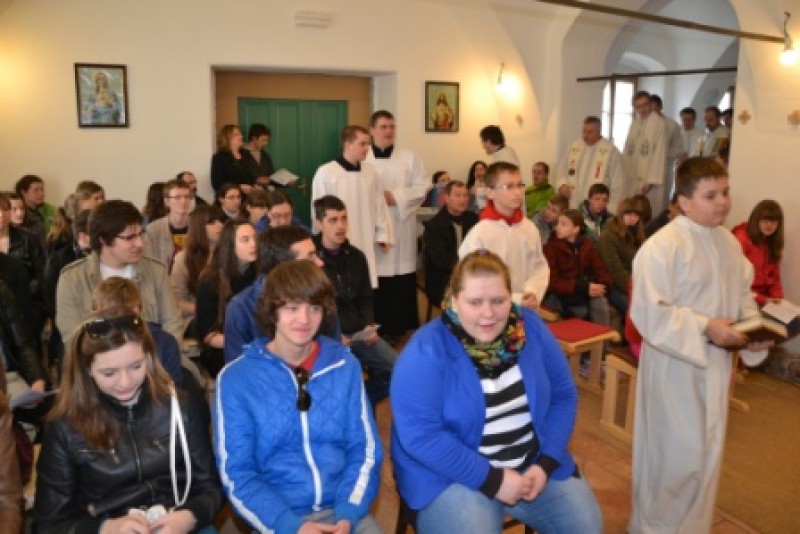 Mladi v klariškem samostanu