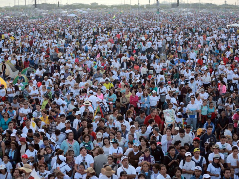 V parku Los Samanes v Guayaquilu je bilo navzočih več kot milijon vernikov