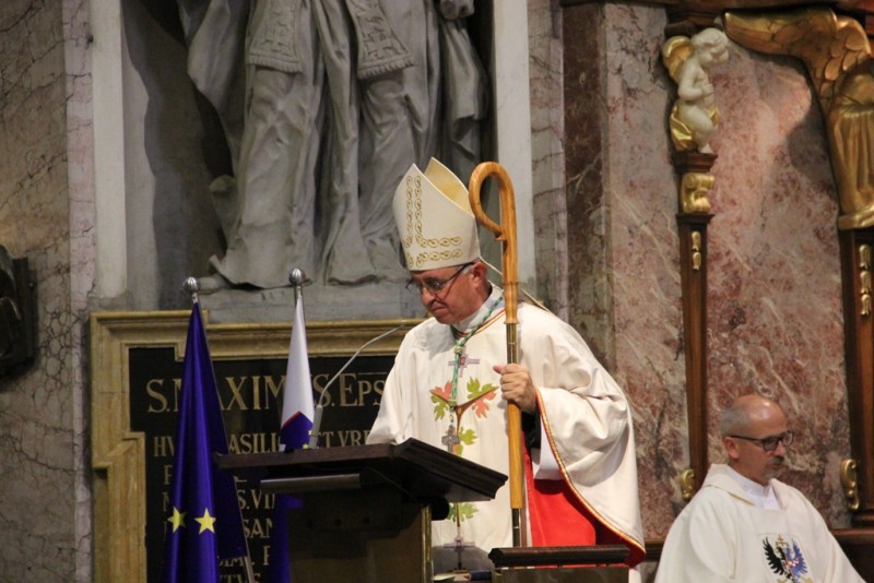 Škof Šuštar mašuje ob Dnevu evropskega spomina na žrtve totalitarizmov, 2015
