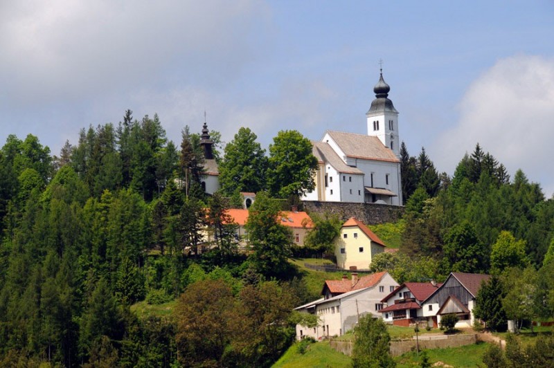 Župnijska in romarska cerkev Sv. Duha na Ostrem Vrhu