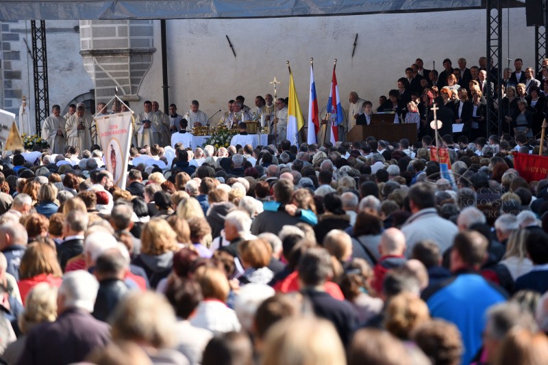 Na slovensko-hrvaškem srečanju leta 2017 v Stični se je zbralo preko 4.000 vernikov in 120 duhovnikov - Foto: Družina
