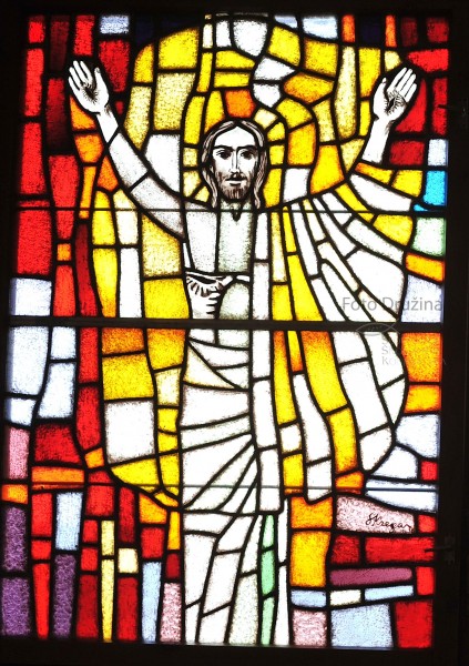 Stane Kregar, Vstali Kristus, vitraž - Foto: Družina